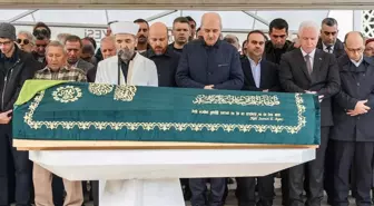 Prof. Dr. Saffet Tüzgen'in Eşi Huriye Tüzgen Son Yolculuğuna Uğurlandı