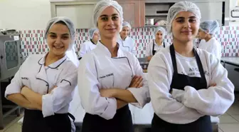 Diyarbakır'daki Kız Meslek Lisesi, Öğrencilerini Şef Olarak Yetiştiriyor