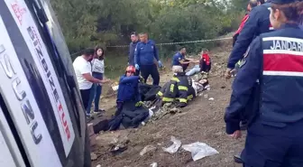 İzmir'den Buldan'a Dönüşte Tur Otobüsü Kaza Yaptı: 2 Ölü, 5 Yaralı