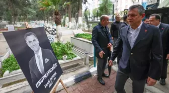 Özgür Özel, Ferdi Zeyrek'in Kabrini Ziyaret Etti
