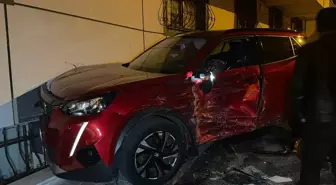 Eyüpsultan'da Kontrolü Kaybeden Sürücü 8 Araca Çarptı