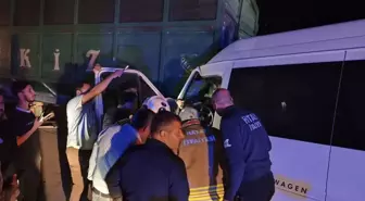 Reyhanlı'da Minibüs-Traktör Çarpışması: 14 Yaralı