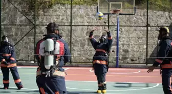 Gümüşhane'de İtfaiyecilik Öğrencileri Voleybol ile Eğitim Alıyor