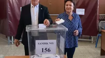 Başbakan Ünal Üstel Cumhurbaşkanlığı Seçiminde Oyunu Kullandı