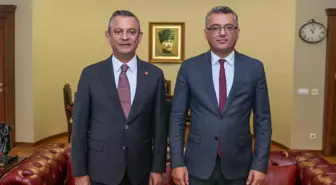Özgür Özel: Tufan Erhürman'ı Yürekten Kutluyorum