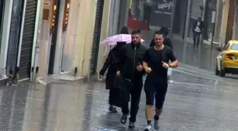 İstanbul'da Sabaha Karşı Sağanak Yağış Zor Anlar Yaşattı