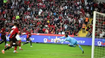 Gaziantep FK, Antalyaspor'u 3-0 Geçti