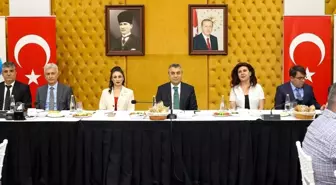 Mersin Valisi Toros, Muhtarlar Günü'nde Mahalle Muhtarlarıyla Bir Araya Geldi
