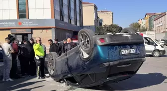 Ataşehir'de Ters Dönen Otomobilin Sürücüsü Yaralandı