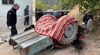 Burdur'da Devrilen Traktörün Sürücüsü Hayatını Kaybetti