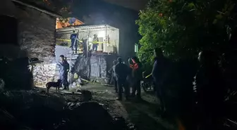 İzmir'de aile faciası: Oğlunu öldürdü, eşini ağır yaraladı