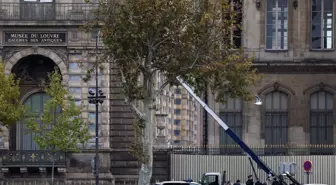 Louvre Müzesi'nde Mücevher Soygunu