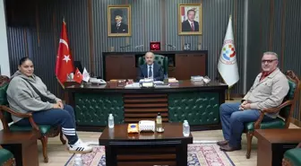 Milli Boksör Havvanur Kethüda, Rektör Aşıkkutlu'yu Ziyaret Etti