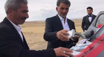 Düğün Konvoyundan Bağış Toplayan Muhtar, 60 Bin Lira Elde Etti