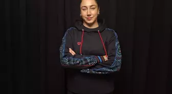 39 kilometre mesafeyi 14 saatte yüzerek Türkiye birincisi oldu