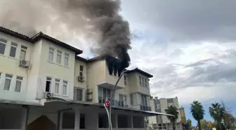 Antalya'da Yangın: İkinci Kat Daire Kullanılamaz Hale Geldi