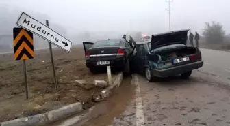 Mudurnu'da Dönel Kavşakta Kazada 4 Kişi Yaralandı