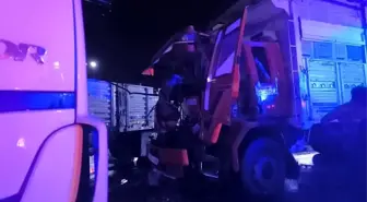 Hatay'da Tır Çarpışmasında Sürücü Yaralandı