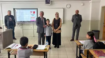 Öğretmenden Etkileyici Davranış: Boğazına Yiyecek Kaçan Öğrenci Kurtarıldı