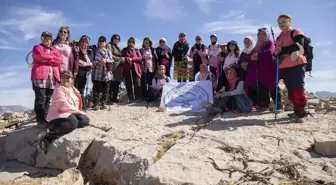 Irak'ta Meme Kanseri Hastalarından Farkındalık Yürüyüşü