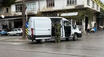 Tire'de Tarlada El Bombası Bulundu