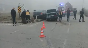 Bolu'da Kavşakta İki Araç Çarpıştı, 1 Bebek de Dahil 4 Kişi Yaralandı