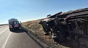 Konya'da Tır Devrildi: Sürücü Hafif Yaralandı