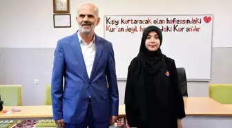 Ladik Belediye Başkanı Topal, Hafızlıkta Türkiye Birincisi Burcu İlbay'ı Tebrik Etti