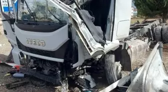 Denizli'de Sağanak Yağış Kazaya Neden Oldu: Tır Devrildi