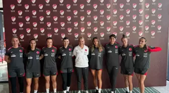 Necla Güngör Kıragası: Kadın futbolunu en üst seviyede temsil etmek de bizim için çok kıymetli / Metin eklendi