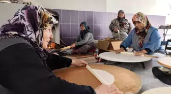 Manisa'da 50 Yıldır Yufka Açma Geleneği Yaşatılıyor