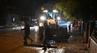 Osmaniye'nin Kadirli İlçesinde Sağanak Yağış Hayatı Olumsuz Etkiledi