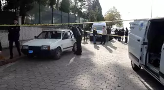 Hendek'te Park Halindeki Araçta Genç Adam Ölü Bulundu