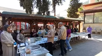 Saimbeyli'deki Kadınlar Gazze'ye Destek İçin Yiyecek ve El İşi Ürünleri Satıyor