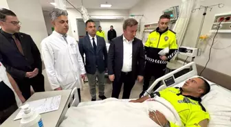 Tercan'da Trafik Kazası: 3 Polis Memuru Yaralandı