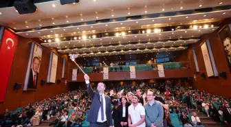 30 Altı Gençlik Zirvesi'nde Tıp Fakültesi Öğrencileri Bir Araya Geldi