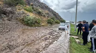 Aydın-Söke Kara Yolunda Toprak Kayması Trafiği Aksattı