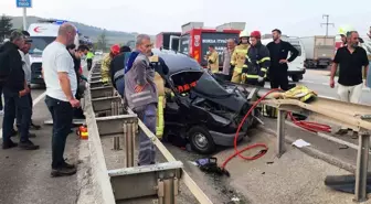 Bursa'da Kontrolden Çıkan Araç Bariyere Çarptı: 4 Yaralı