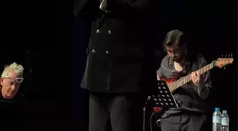 Cumhuriyet Konseri'nde Hakan Aysev Bursalılarla Buluştu