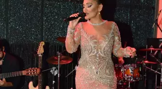 Demet Akalın'ın canlı performansı olay oldu: Ben olsam mekanı terk ederdim