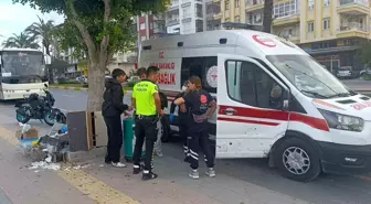 Antalya'da Motosiklet Kazası: Sürücü Hastaneye Götürüldü