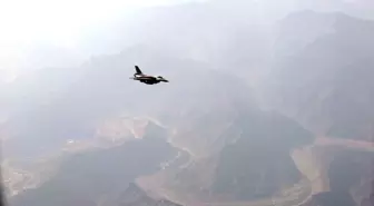 Erdoğan'ın Maskat Havaalanına inişinde F-16 savaş uçakları eşlik etti