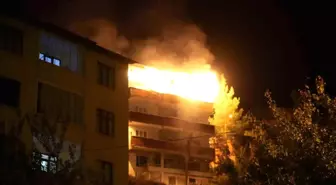 Gümüşhane'de 4 Katlı Binanın 3. Katında Yangın Çıkmış Olup, Olayda Can Kaybı Yok
