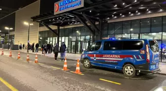 İzmir'de Silahlı Kavga: 3 Yaralı, 2 Gözaltı