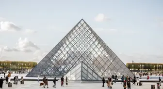 Louvre Müzesi, Soygunun Ardından Yeniden Açıldı