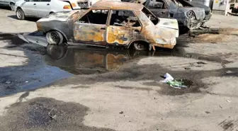 Mersin Tarsus'ta Park Halindeki Araçlar Yangınla Savaş Verdi