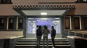 Tarsus'ta Park Halindeki Araçları Yakan Şüpheli Gözaltına Alındı