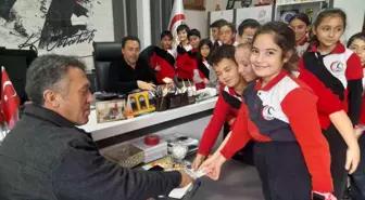 Afyonkarahisar Atatürk İlkokulu Öğrencileri Gazze'ye Destek İçin Bileklik Yaptı