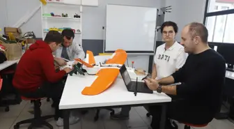 Öğretmenler, Öğrencilerine Otonom Uçuş Yapabilen Model Uçak Yapımını Öğretiyor