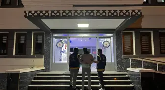 Mersin'de Park Halindeki Araçlar Ateşe Verildi, Şüpheli Gözaltına Alındı